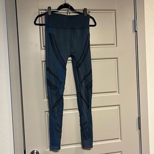 alo leggings with cut outs